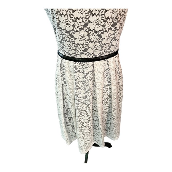 CYNTHIA ROWLEY | White & Black Laced Dress. Sz. 6 - Picture 5 of 9